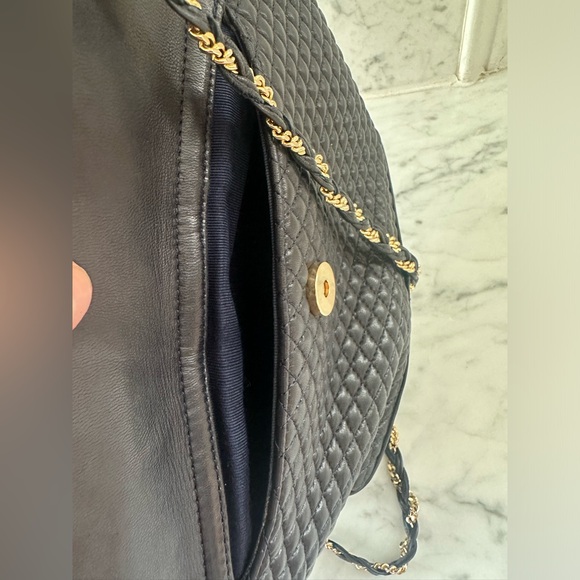 Authentic Bally Navy calfskin leather shoulder Bag! - Picture 2 of 6